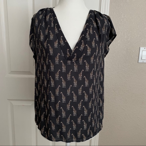 Giraffe Loose Fit blouse (V Neck) - Picture 4 of 5